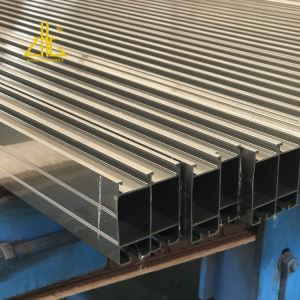 Extrusies van aluminium rails